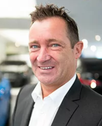 Jan Klausmann, Geschäftsführer Auto Becker Klausmann Krefeld, sagt: